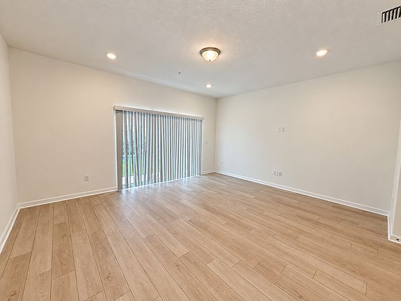 5th image of 4419 Jetty Ln NE