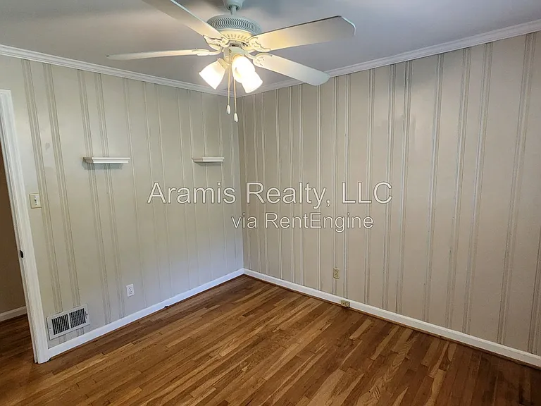 1032 Homewood Ct — Photo 7