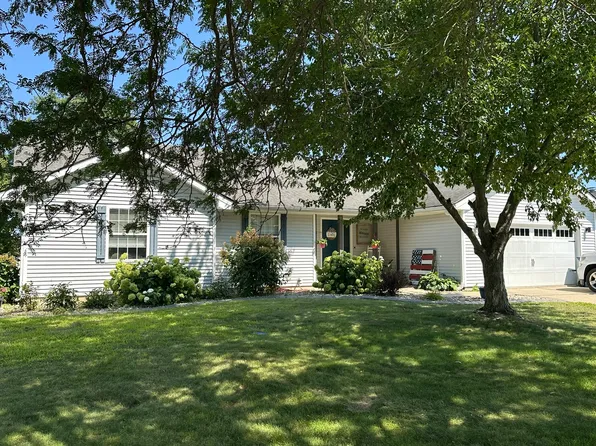 506 Laurel Dr, Saint Joseph, IL 61873