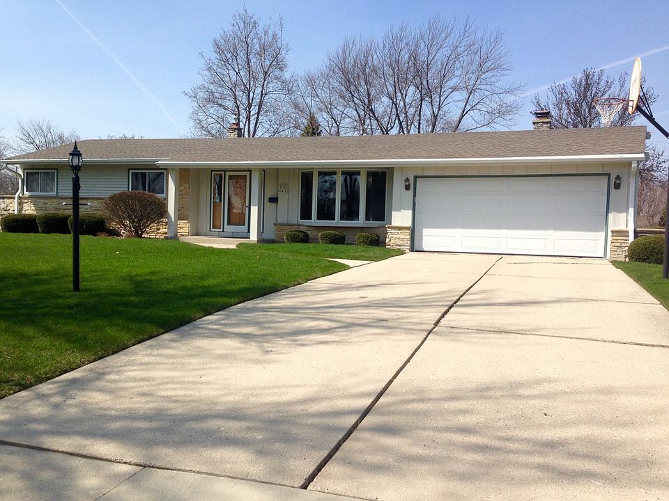2nd image of N82W14442 Oxford St