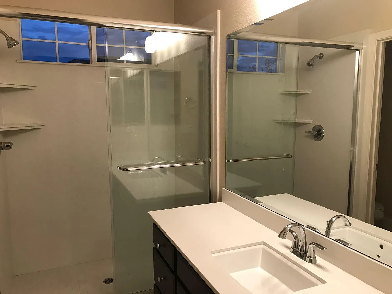 698 N Plumas Dr — Photo 3