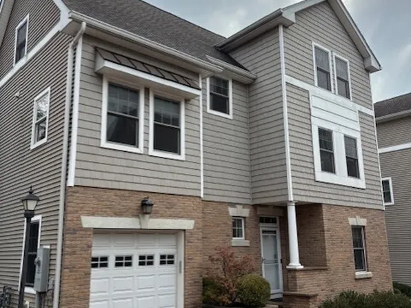 88 Maple Tree Ave Unit E, Stamford, CT 06902