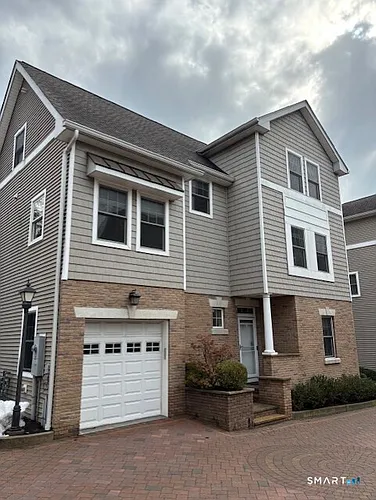 88 Maple Tree Ave #E Photo 1