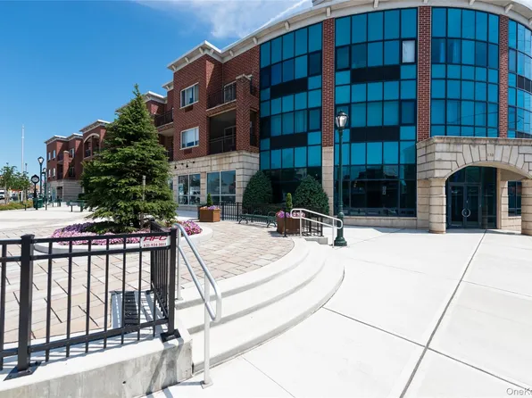 130 Post Avenue #303, Westbury, NY 11590
