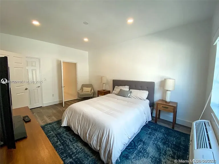8415 Harding Ave #5 — Photo 12