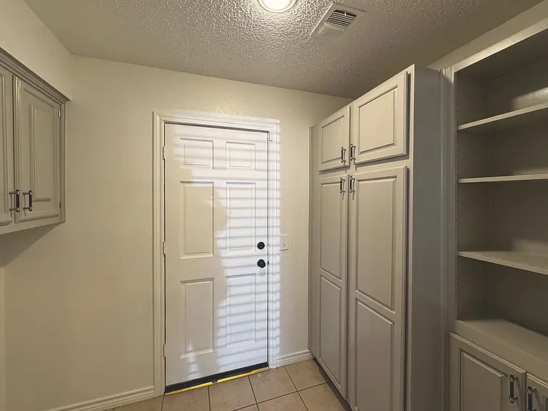 4027 Angelina Dr — Photo 29