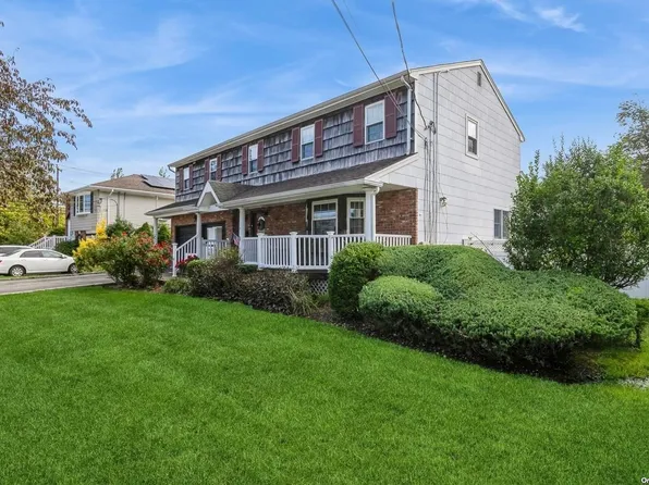 2 Bishop Ct., Bethpage, NY 11714