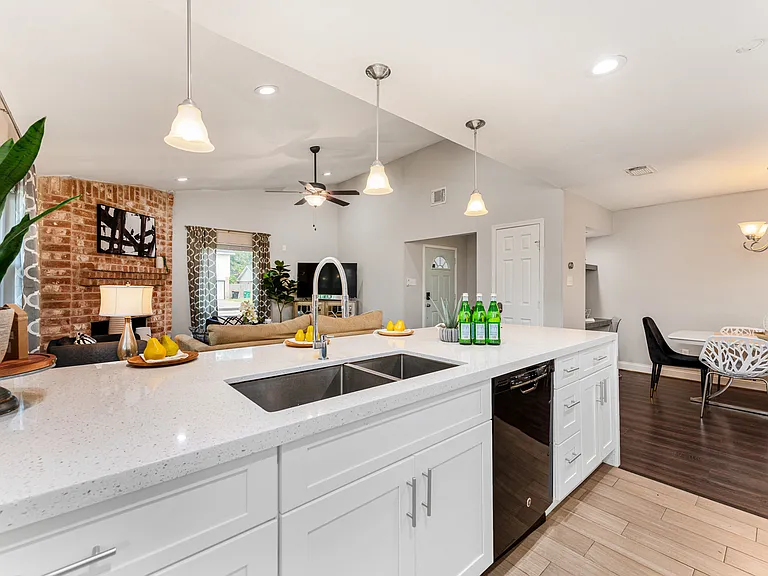 1043 Grand Junction Dr — Photo 8