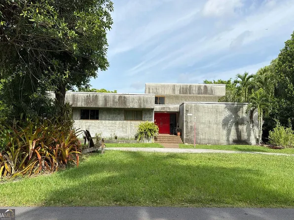 13050 N Calusa Club Dr, Miami, FL 33186