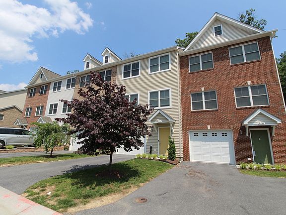 3rd image of 2242 Deyerle Ave