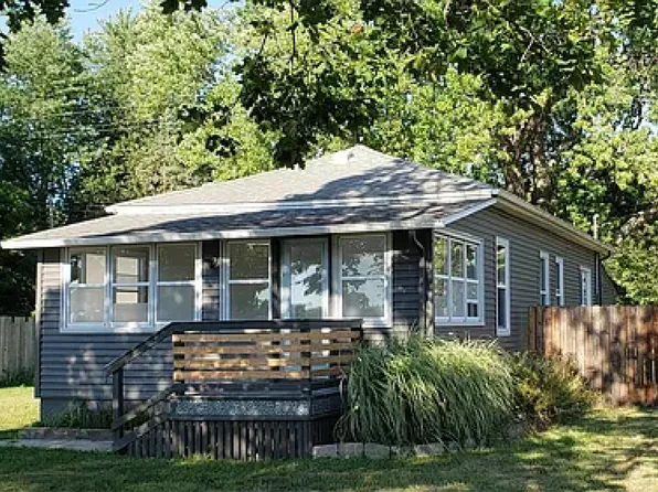 448 N Maple St, Fennville, MI 49408