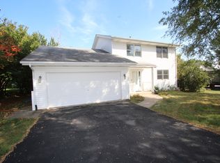 121 Queens Pl SE, Poplar Grove, IL 61065