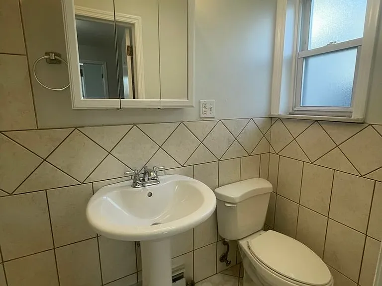 102 Evergreen Street — Photo 3