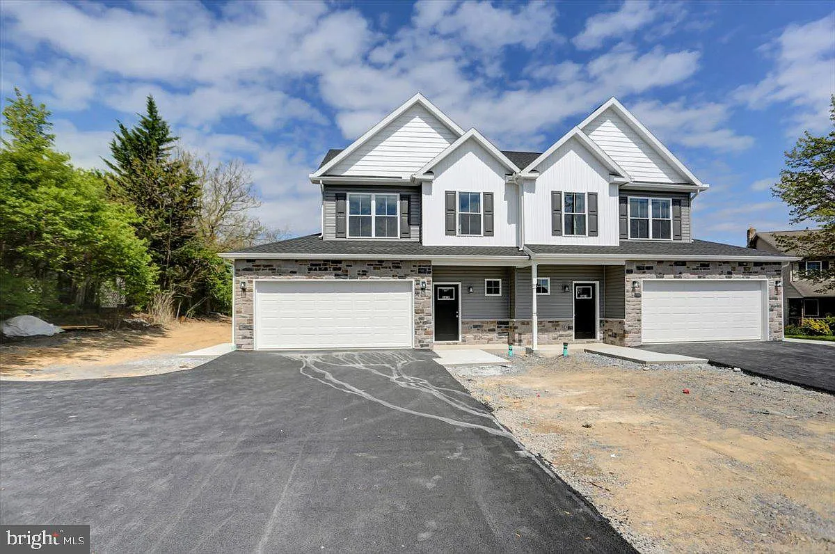 3 bed, 2.5 bath, 1970 sqft, $2,150 — Photo 1