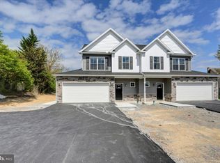 1817 Holly Ln, Chambersburg, PA 17202
