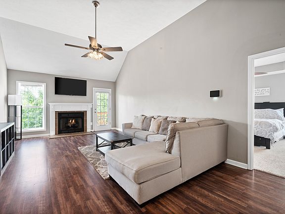 5th image of 526 Oakmont Dr