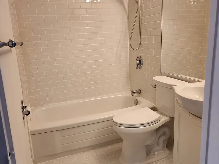 88 Charles St E #211 — Photo 15