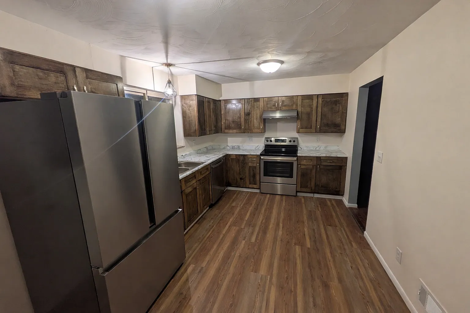 7525 Esther Dr — Photo 3