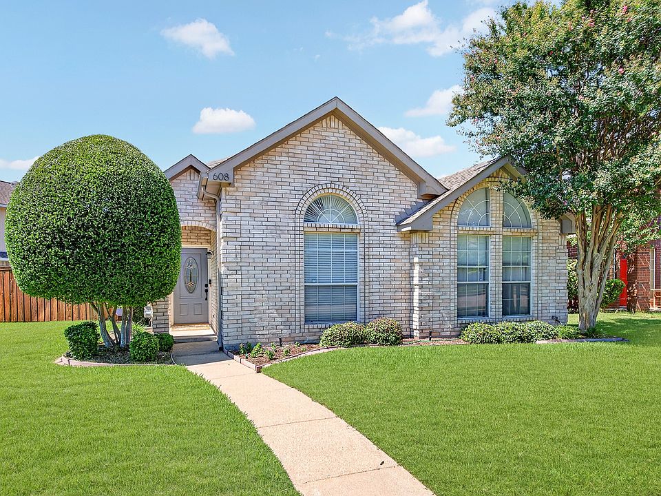 1st image of 608 Raintree Cir