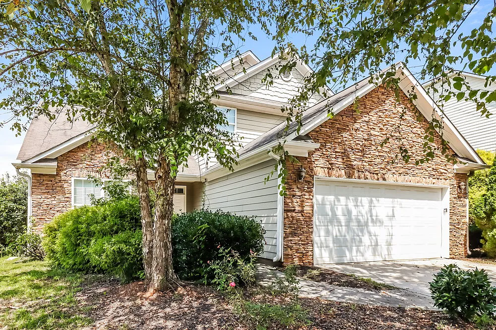 4 bed, 2.5 bath, 2384 sqft, $2,390 — Photo 1