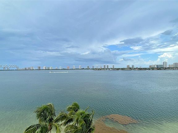 3rd image of 401 Lake Shore Dr APT 801