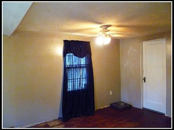 2nd image of 1617 W Belmont St