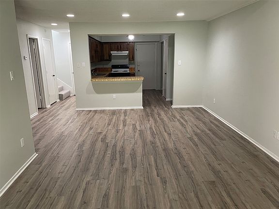 5th image of 810 Clarissa Pl