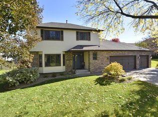 8196 Shadyview Ln N, Maple Grove, MN 55311