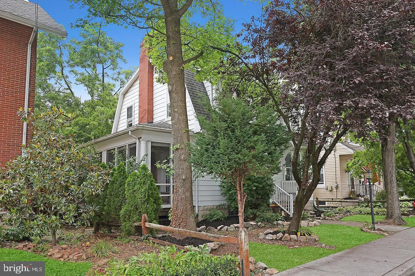 3 bed, 1.5 bath, 1958 sqft, $1,995 — Photo 3