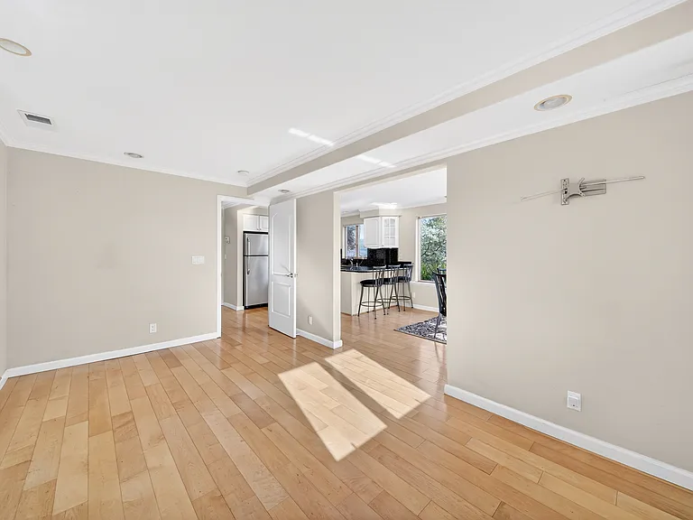 18750 Castle Hill Dr — Photo 33
