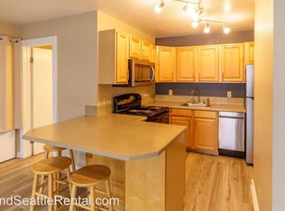 9227 Woodlawn Ave N APT 303, Seattle, WA 98103
