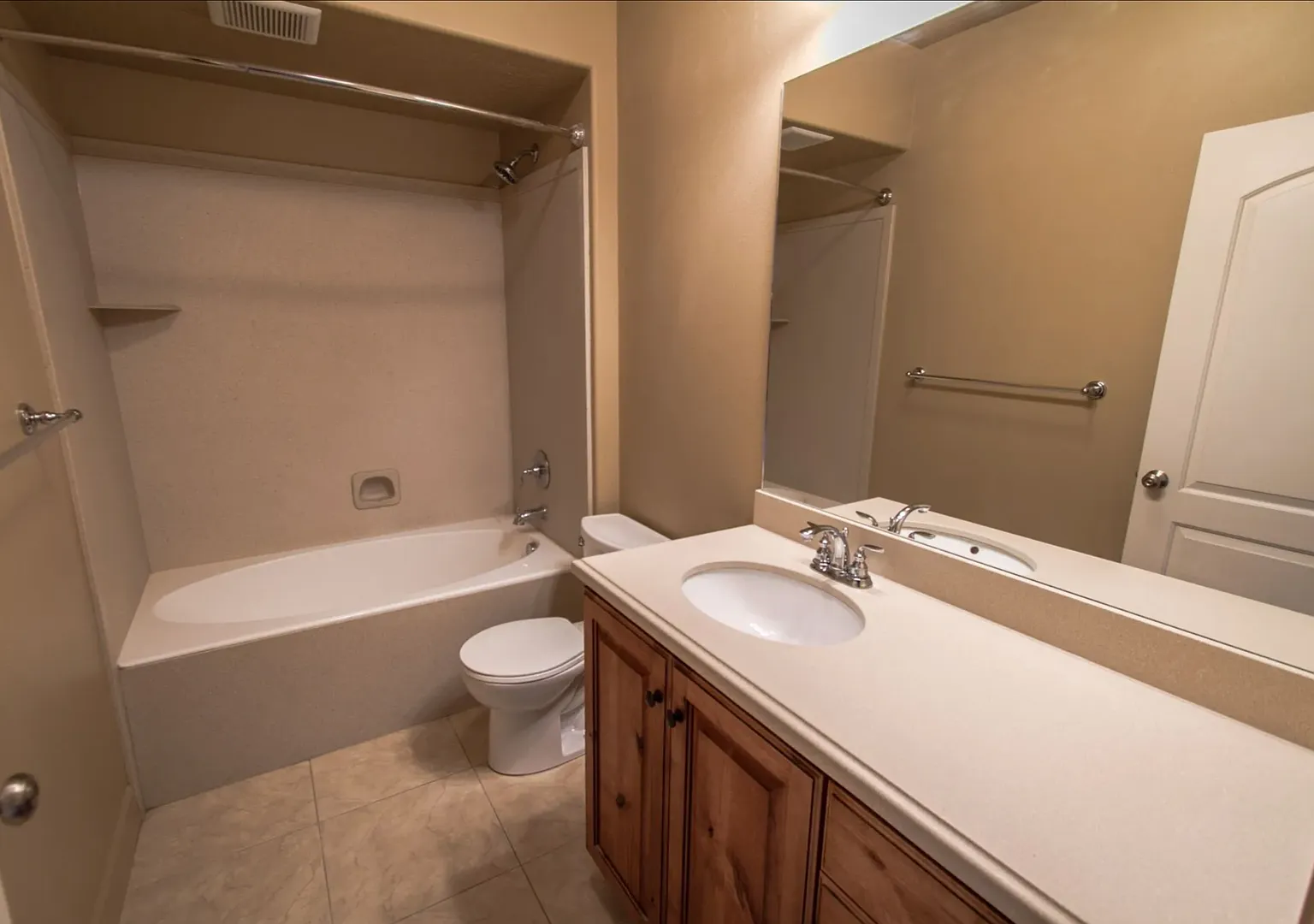 Milano Village | 3 Bedroom Naples — Photo 3