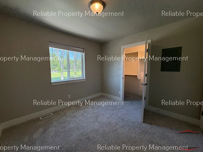345 Jeremy Ln — Photo 11