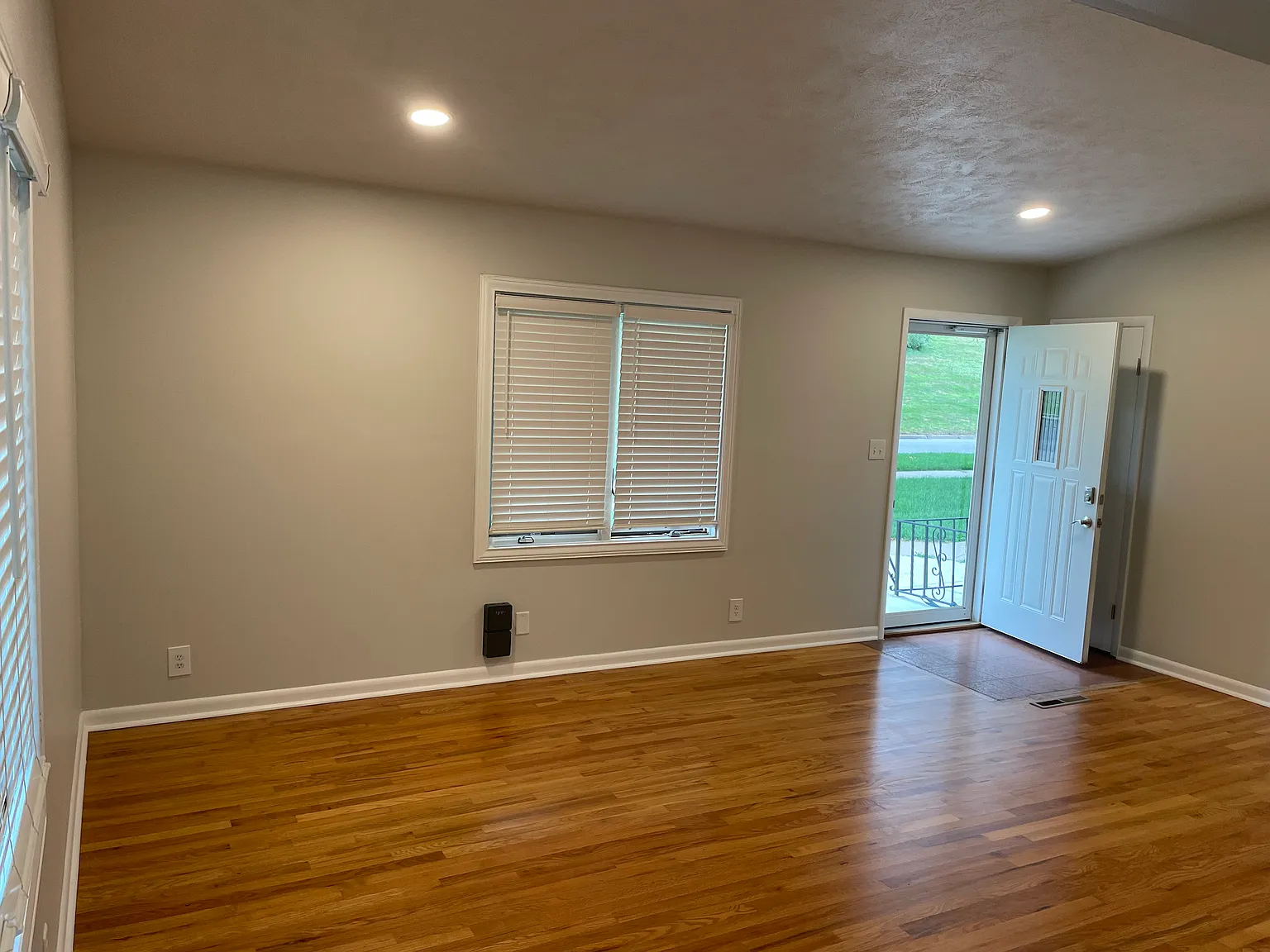 2 bed, 1100 sqft, $1,300 — Photo 4