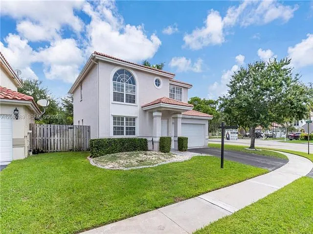 3 bed, 2.5 bath, 1656 sqft, $3,700 — Photo 1