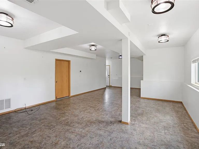 1421 N Landmark Dr — Photo 45