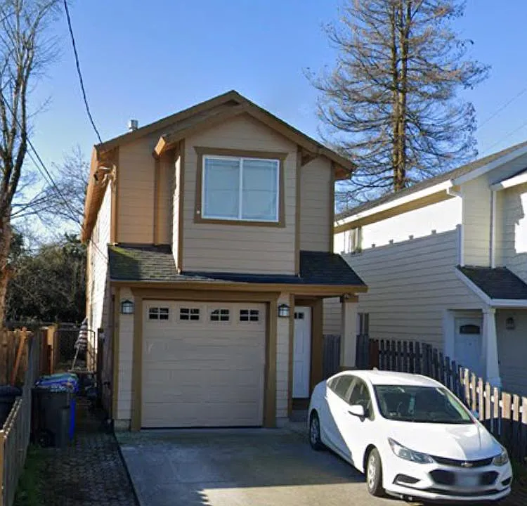 1227 NE 84th Ave