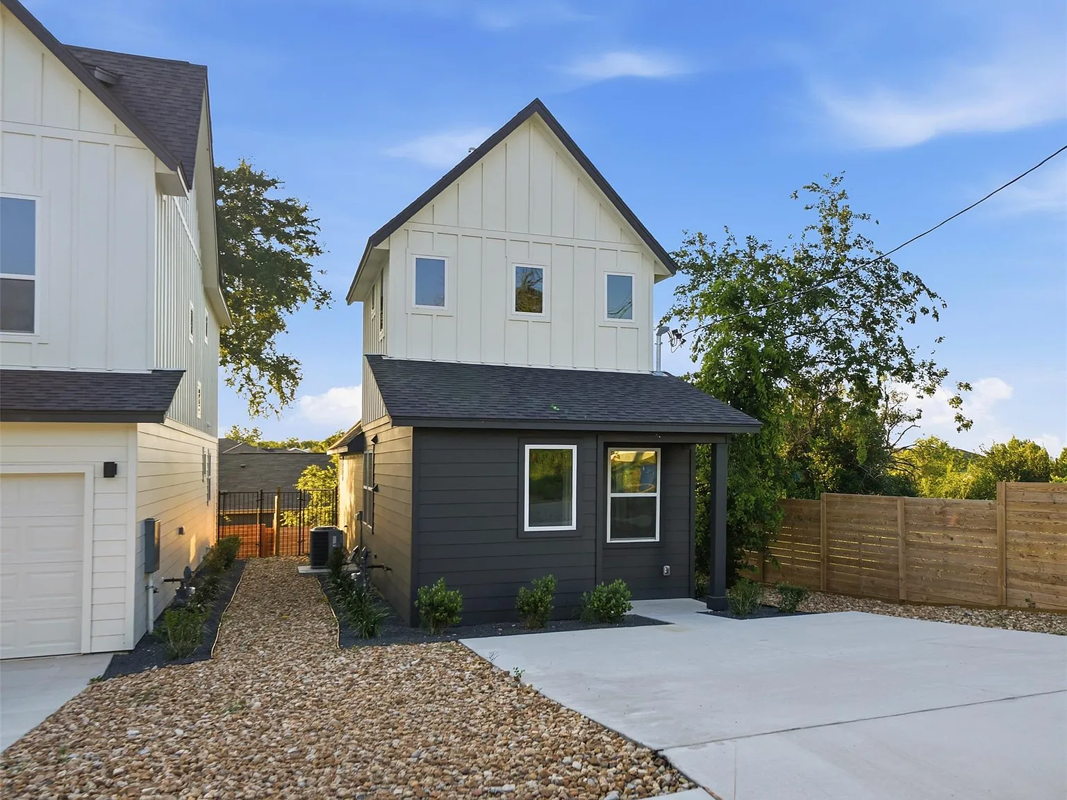 2 bed, 2.0 bath, 934 sqft, $1,999 — Photo 3