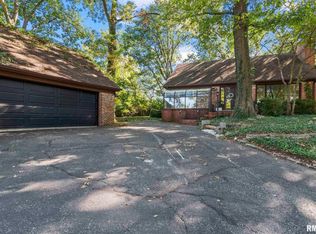 26 Pine Tree Dr, Leland Grove, IL 62704