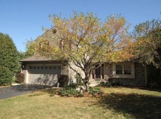 12 Sheffield Ct, Streamwood, IL