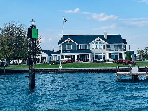 6720 S Channel Dr, Harsens Island, MI 48028