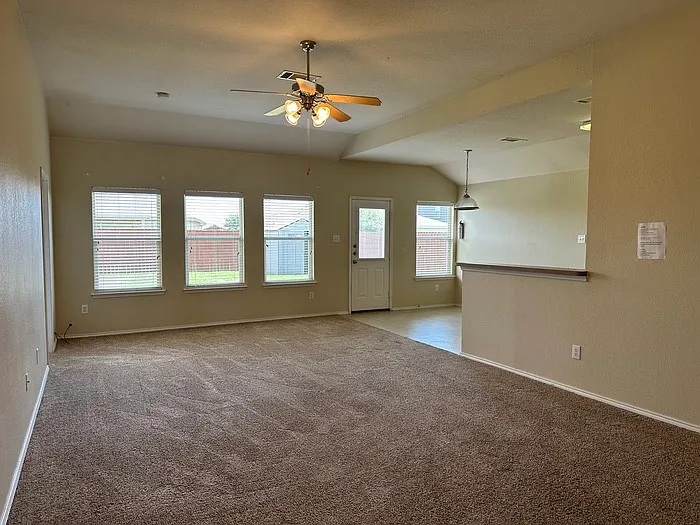 301 Meadow Lark Ln — Photo 2