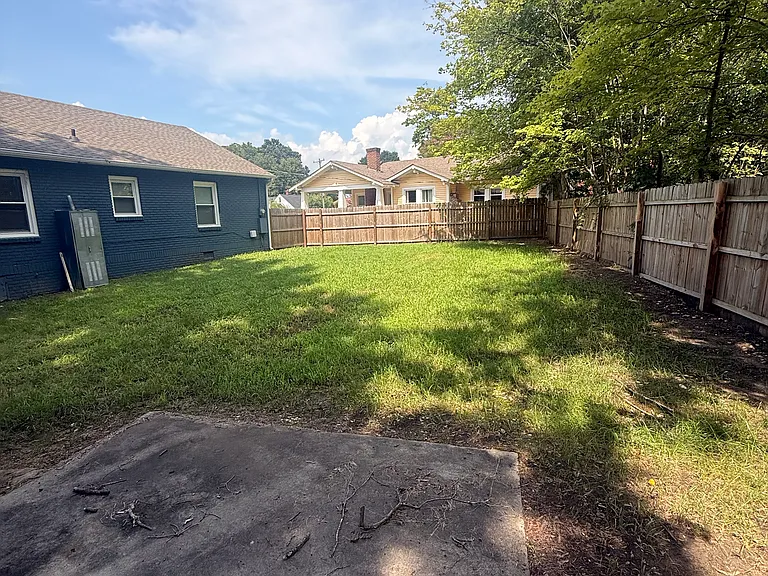 209 Highland Ave — Photo 32