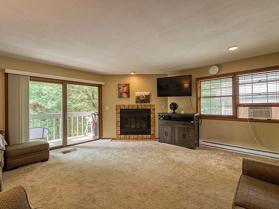 2nd image of 10682 Golf Rd Unit 2-C