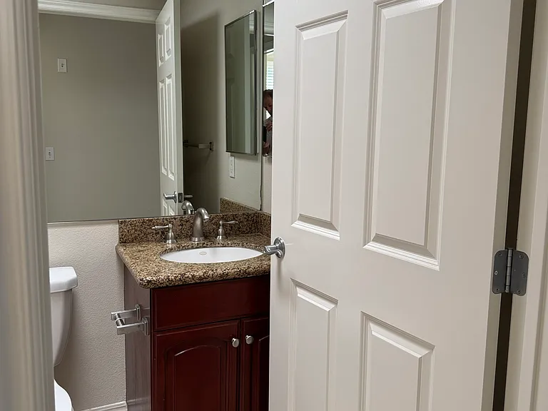 10616 Moorpark St #304 — Photo 5