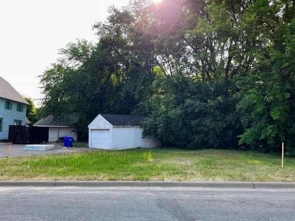 1072 Mackubin St, Saint Paul, MN 55117