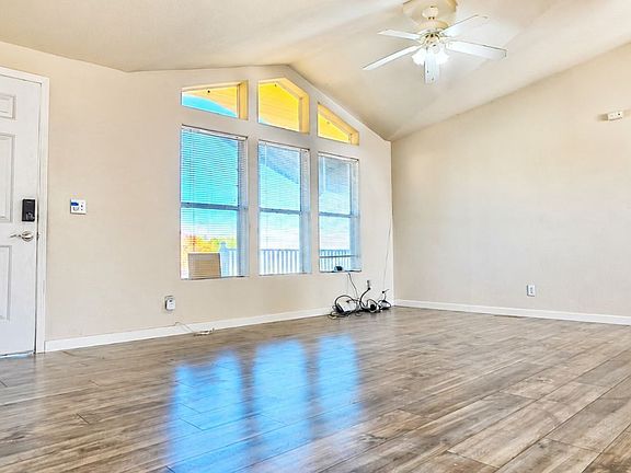 4th image of 3318 Mesquite St