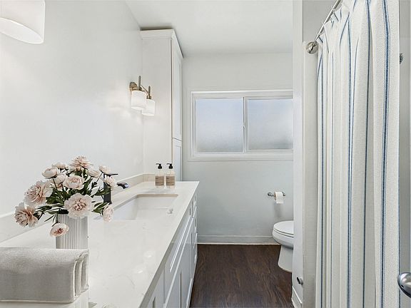 5th image of 1717 Ocean Park Blvd #1019050