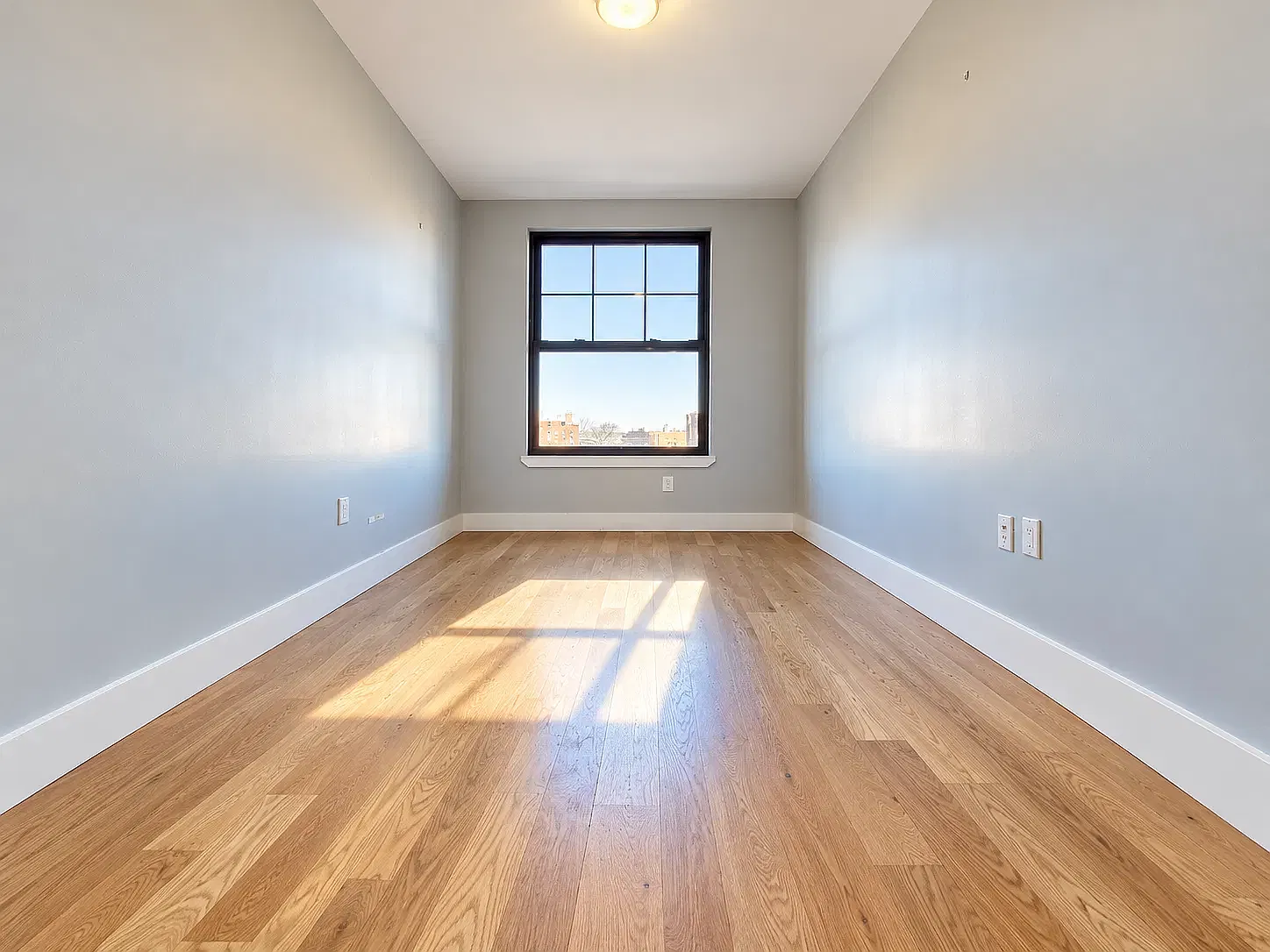 907 Broadway — Photo 4