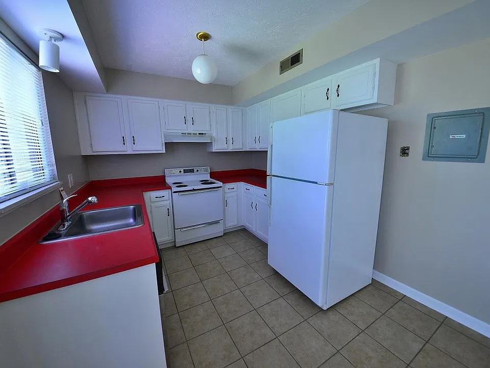 Eat-in Kitchen
